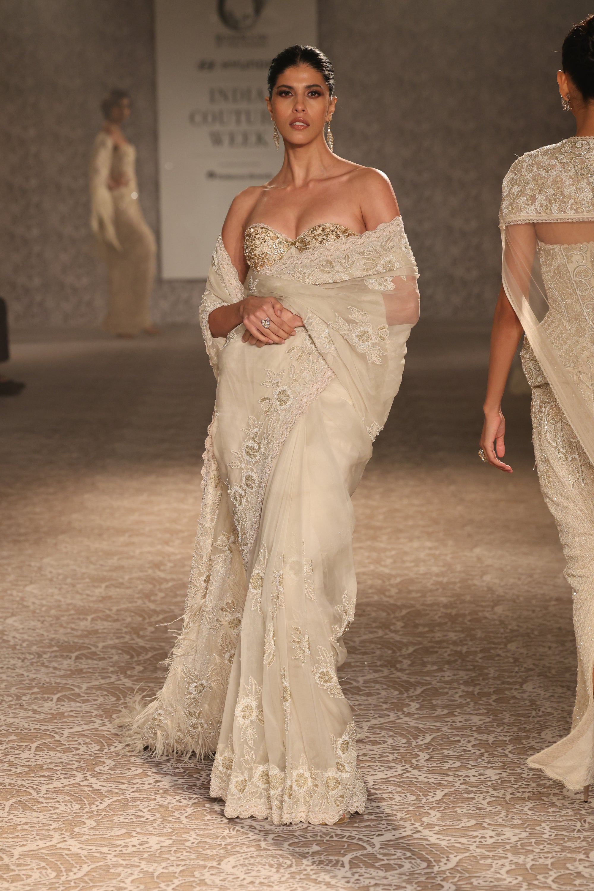 The Aurora Sari